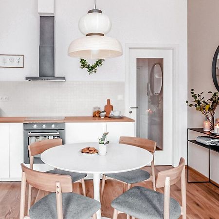 Turnkey I Main Bus Station Apartments Praag Buitenkant foto