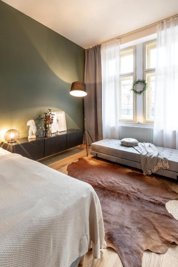 Turnkey I Main Bus Station Apartments Praag Buitenkant foto